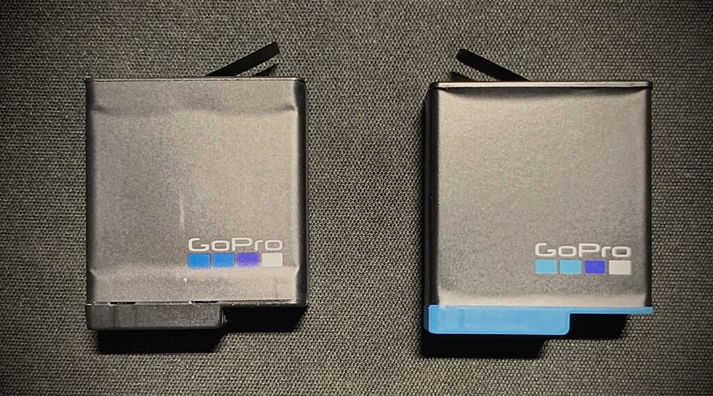 GoProの旧型デュアルバッテリー充電器における新型充電式バッテリーの 