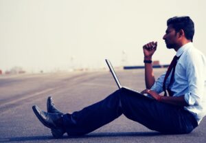 【悩み】素人が事業をやっていいのか不安|【解決策】大企業のサービスも最初は素人だけで作られたということを知っておこう!|【参考書籍】起業の天才!